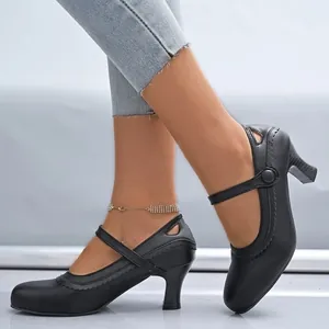 Schwarze Mary Jane Pumps im Retro-Stil mit runder Spitze und bequemem Kelchabsatz