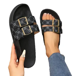 Modische schwarze Retro-Pantoletten mit verstellbaren Doppelschnallen und Blumenmuster