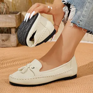 Vintage-Loafer für Damen in Creme mit Quasten und einer hochflexiblen flachen Sohle