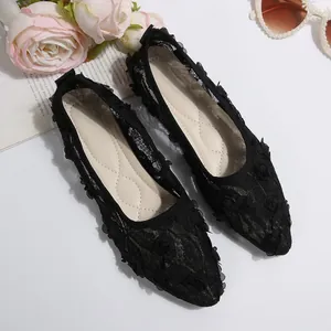 Elegant black pointed-toe flat shoes with 3D floral lace and breathable mesh