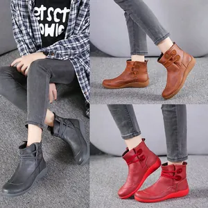 Zusammenstellung von Retro-Damenstiefeletten in Braun, Dunkelgrau und Rot Tönen