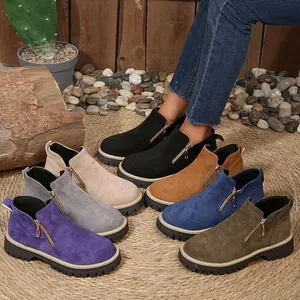 Collection de bottines Martin à bout rond et fermeture éclair latérale en couleurs