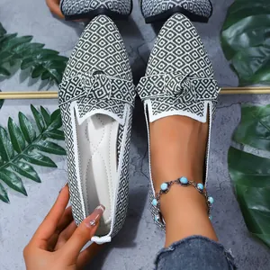 Chaussures plates pour femmes à bout pointu en maille avec nœud et motif géométrique