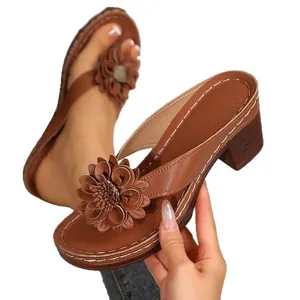 Vintage brown chunky heel sandals with flower decoration for women's beach wear