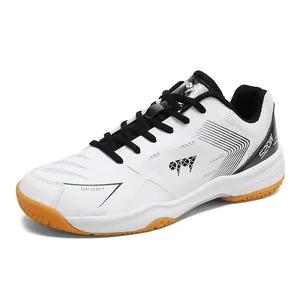 Chaussures de sport blanches respirantes pour badminton et tennis avec semelle antidérapante