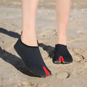 Breathable mesh split-toe water shoes for beach and swimming, quick-dry barefoot design