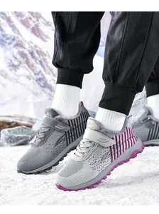 Detailansicht der Winter-Walkingschuhe mit warmem Kunstfellfutter und Klettverschluss