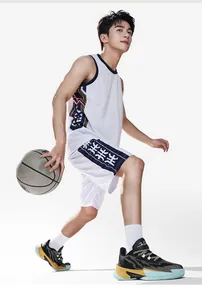 Men's professional low-top basketball training shoes with non-slip sole and breathable mesh