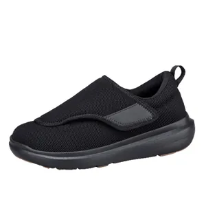 Scarpe da camminata in maglia nera per anziani con punta larga e chiusura in velcro