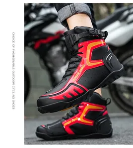 Professionelle Motorradstiefel mit Drehverschluss und roten Akzenten aus Leder