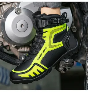 Hochwertige Motorradstiefel mit neongelben Akzenten und Drehverschlusssystem.