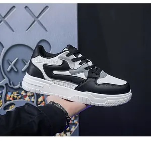 Vista detallada de zapatillas de skate retro para hombre en negro, blanco y gris.
