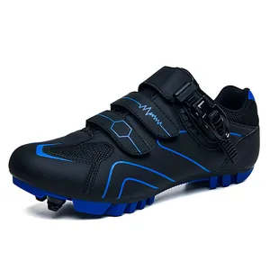 Chaussures de cyclisme professionnelles noir et bleu avec boucle et sangles ajustables.