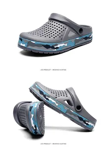 Detailansicht der grauen Unisex-Gartenschuhe mit stilvollem Camouflage-Sohlenrand.