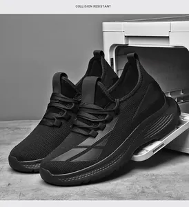 Seitenansicht schwarzer Mesh-Laufschuhe mit dicker, höhenverstellbarer Sohle