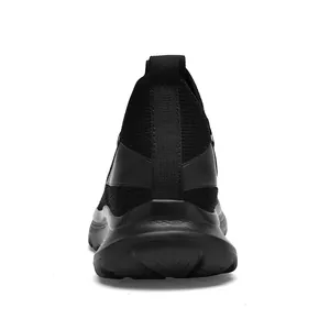 Leichte schwarze Herren-Laufschuhe mit Mesh und Plateausohle, Ansicht der Ferse.