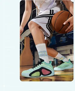 Action shot of breathable mesh low-top basketball shoes worn by a player on an indoor court