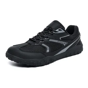 Zapatillas de senderismo de malla transpirable negra con puntera ancha y suela de tacos