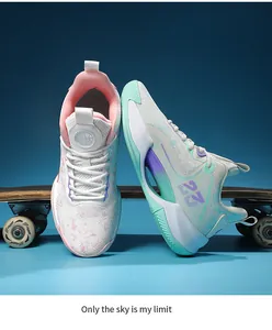 Breathable low-top basketball shoes with mesh surface in mismatched teal and pink
