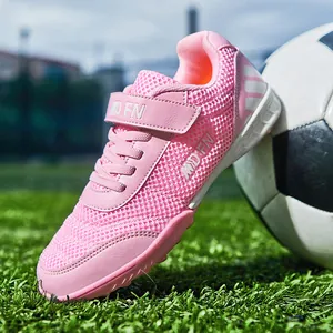 Chaussures de football roses en maille pour enfants pour terrain synthétique et sport plein air