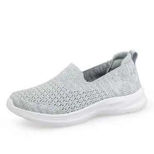 Ademende lichtgrijze mesh instappers voor dames, lichtgewicht sneakers voor dames