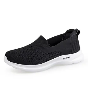 Ademende zwarte mesh slip-on sneakers voor dames met witte sportzool