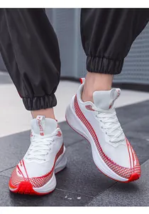 Lightweight breathable mesh running shoes with carbon plate for athletic performance