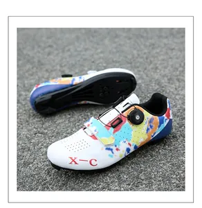 Chaussures de cyclisme avec un motif d'éclaboussures colorées et une boucle rotative pro