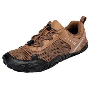 Zapatillas de senderismo barefoot marrón con puntera ancha, malla y cordones elásticos