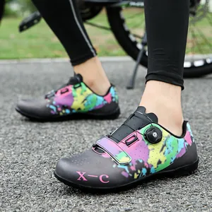 Chaussures de cyclisme colorées avec motif éclaboussures et système de fermeture à cadran
