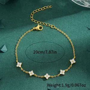 Detailed view of gold four-leaf flower bracelet with 20cm length and 1.9g weight info