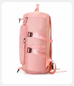 Vue latérale du sac de sport rose multifonctionnel avec une séparation sec-humide