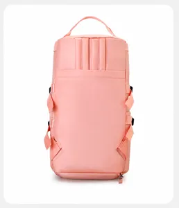 Vue arrière du sac à dos de voyage rose montrant les bretelles ergonomiques