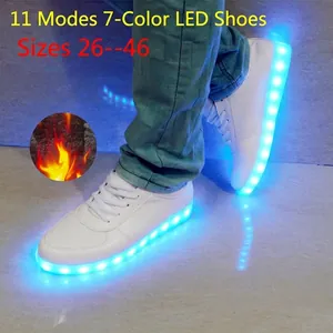 Chaussures LED Unisexe Chargement USB 11 Modes de Couleur Sneakers Lumineuses en Cuir Synthétique Chaussures de Planche pour Hommes Femmes Couple Fête