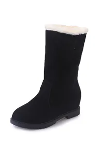 Elegante schwarze Wildleder-Winterstiefel mit warmem weißem Kunstfellfutter und dicker Sohle