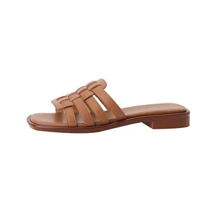 Sandales plates classiques marron style romain avec brides tressées pour femmes