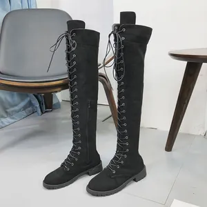 Bottes noires au-dessus du genou à lacets avec fermeture éclair latérale élégante