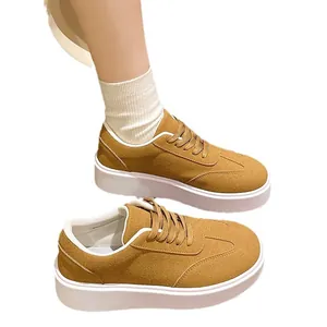 Eleganti sneakers platform in tela giallo senape con suola in gomma bianca da donna