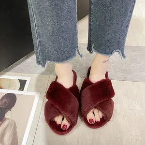 Zapatillas de casa en piel sintética color vino tinto con tiras cruzadas mujer