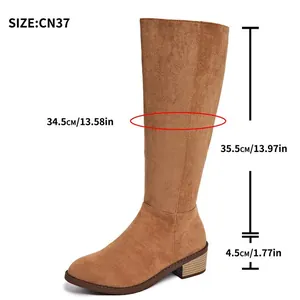 Camelfarbene Wildleder-Kniestiefel mit Blockabsatz und detaillierten Größenangaben