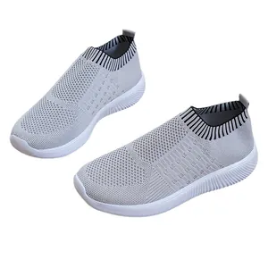 Scarpe da corsa grigie in maglia traspirante da donna con design traforato