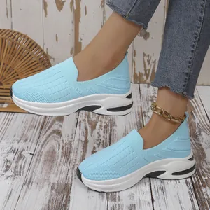 Zapatillas de malla fly-knit azul claro transpirables para mujer zapatos deportivos