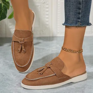 Mules marron élégantes en daim pour femmes avec détails de glands pour le printemps