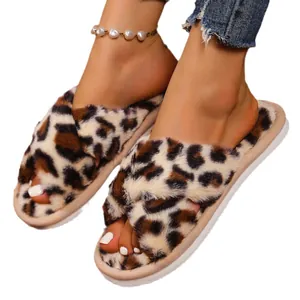 Panterprint faux fur pantoffels met kruisbanden en pluizig open teen ontwerp