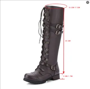 Medidas detalladas de botas altas marrones tipo equitador con cordones y hebillas de moda