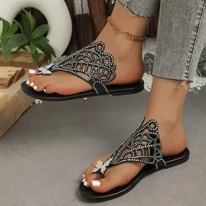 Fashionable women's summer flat thong sandals with hollow butterfly rhinestone wing design