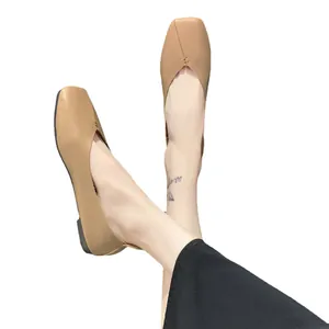 Eleganti scarpe basse beige a punta quadrata da donna con design a bocca superficiale