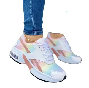 Stijlvolle dames sneakers met regenboog mesh, dikke platformzool en luchtkussen