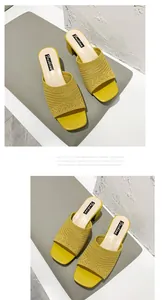 Eleganti sandali gialli in maglia con tacco medio e comoda punta quadrata per l'estate