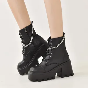 Botas militares negras con plataforma para mujer con suela track y cadena plateada